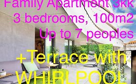 Dh Family And Whirlpool Premium Apartment 3Kk, 2X Smarttv-Netflix, Big Terrace And Free Parking